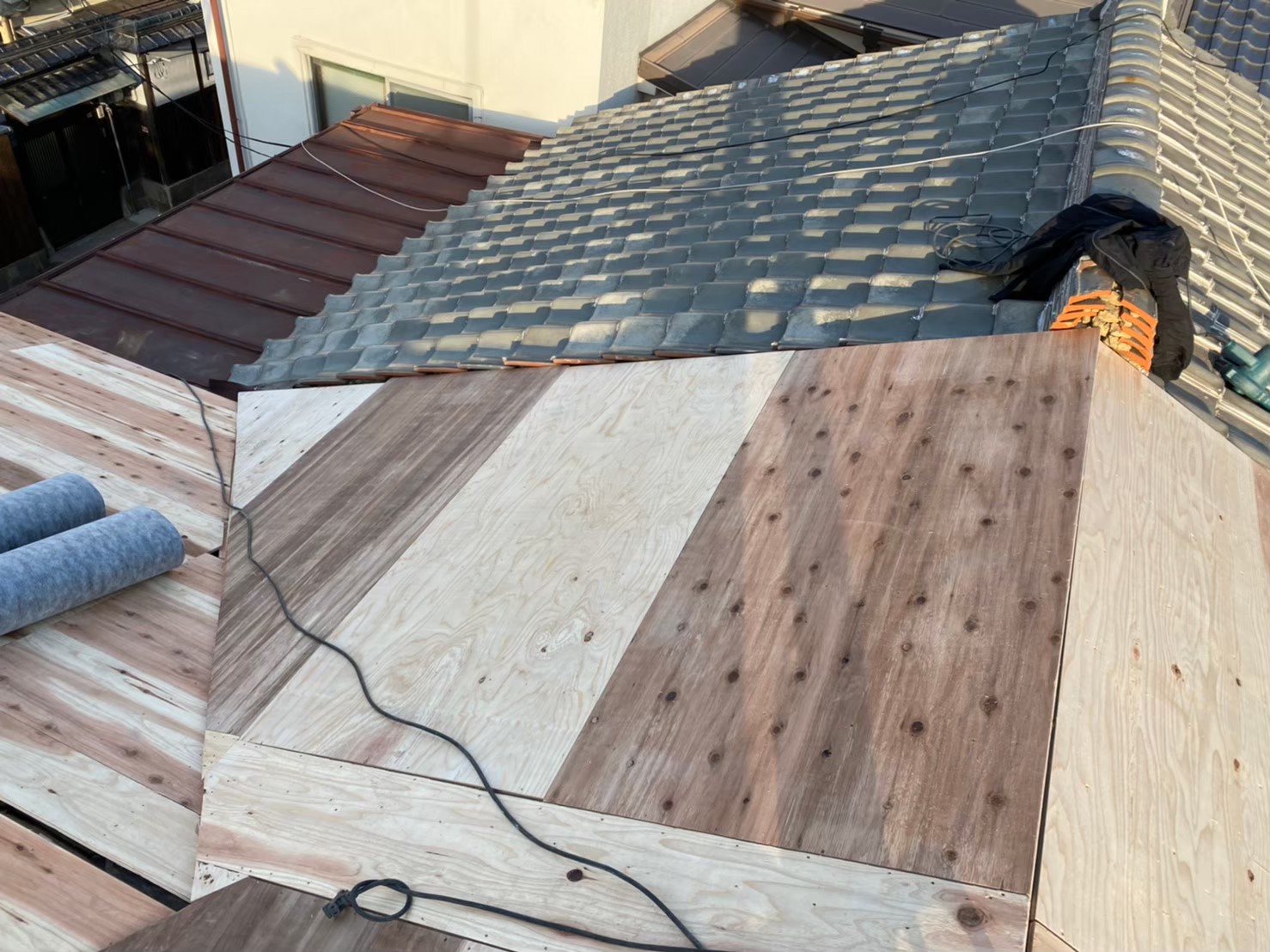 野地板は構造用合板で敷き詰め設置